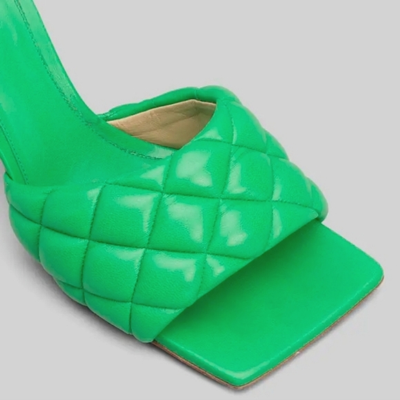 $1200 NWT Bottega Veneta Matelasse Padded Quilted Leather Mule Sandals Heels 37 - Picture 4 of 13